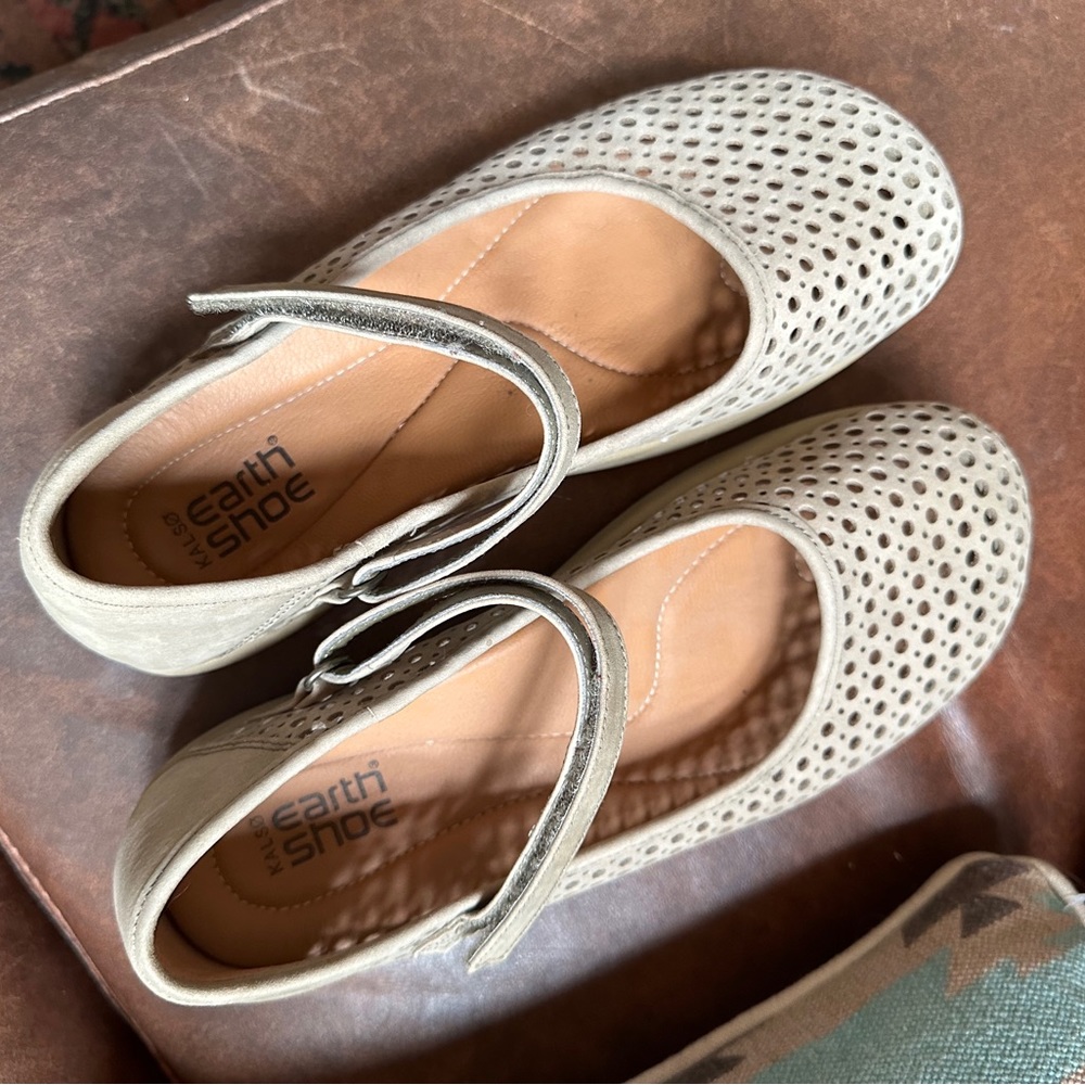 EARTH SHOES